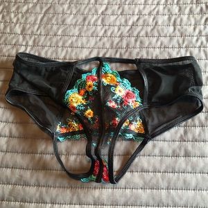 HAUTY New Embroidered Lace Thong- Small
